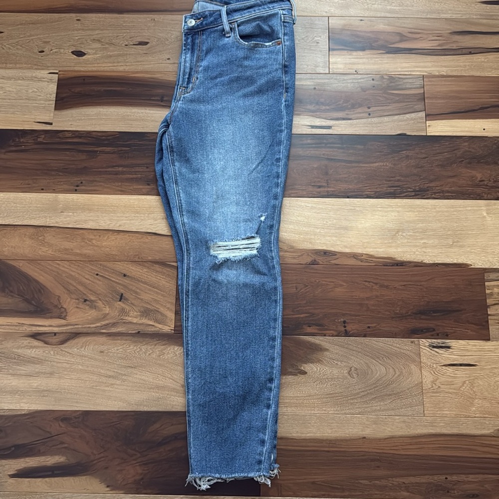 Women’s Mid-Rise Crop Jeans